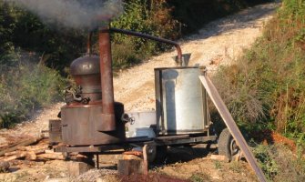 Pekli rakiju, pa zapalili zgradu, jedna osoba povrijeđena, šteta više hiljada eura