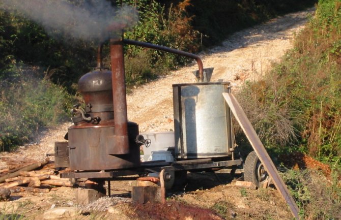 Pekli rakiju, pa zapalili zgradu, jedna osoba povrijeđena, šteta više hiljada eura