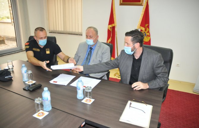 Upravi policije doniran uređaj za provjeru dokumenata vrijedan preko 50.000 eura