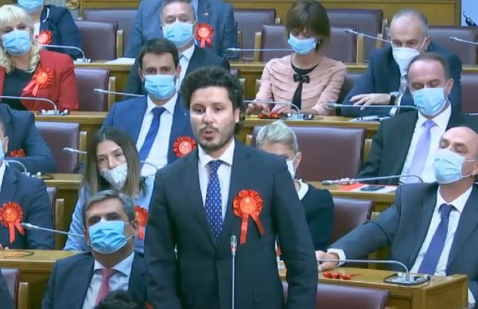 Abazović: Sektore nacionalnih interesa i bezbjednosti da ne vode neozbiljni ljudi