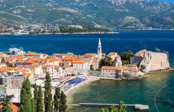 Bez dočeka na trgovima i u hotelima