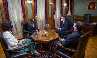 Bečić: Potpisan Sporazum od strane tri lidera garantuje stabilnost Crnoj Gori; Popa: Region nema perspektivu van EU