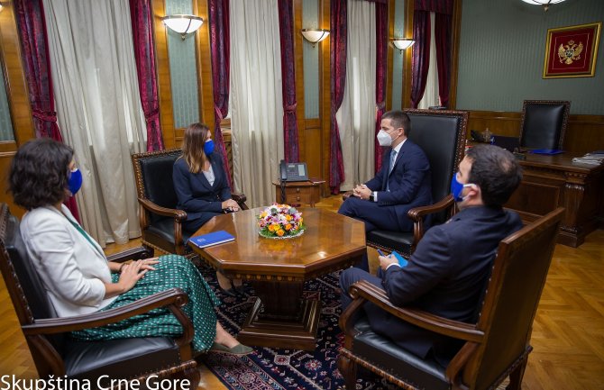 Bečić: Potpisan Sporazum od strane tri lidera garantuje stabilnost Crnoj Gori; Popa: Region nema perspektivu van EU