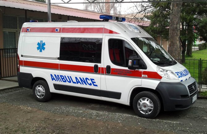 Za dan 17 saobraćajnih nezgoda, povrijeđene dvije osobe