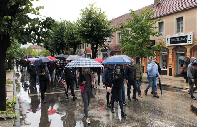 Protest nikšićkih ugostitelja: Odluka NKT-a nepravedna, lokali koji poštuju uvedene mjere nisu žarišta virusa