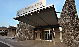 Piperović traži da se vrate vozila oduzeta tokom racije u hotelu Podgorica