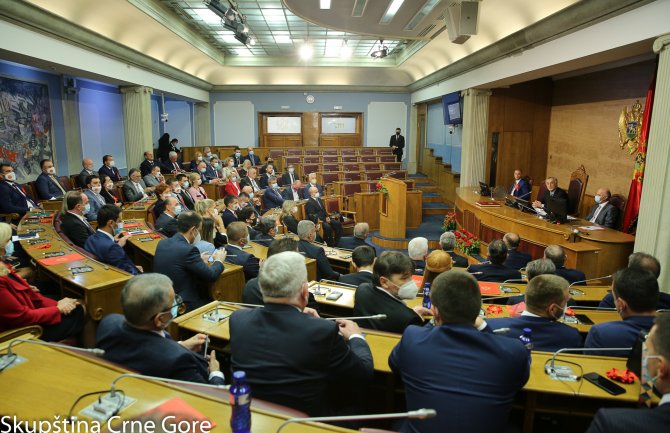 Sedam poslaničkih klubova formirano u Skupštini,poslanici PzP-a odvojeni