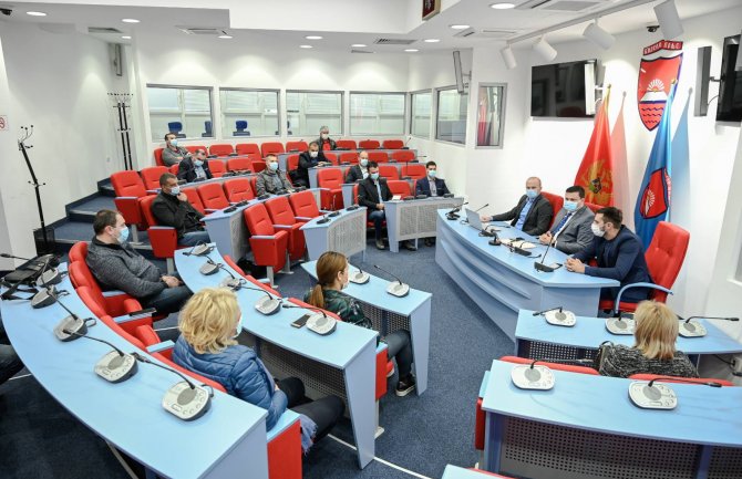 Raste broj zaraženih u Bijelom Polju, najavljen pojačan nadzor u školama, samoizolacije, poštovanja mjera u kafićima...