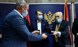 Nuhodžić: Ponosan sam na saradnju sa Udruženjem penzionisanih službenika 