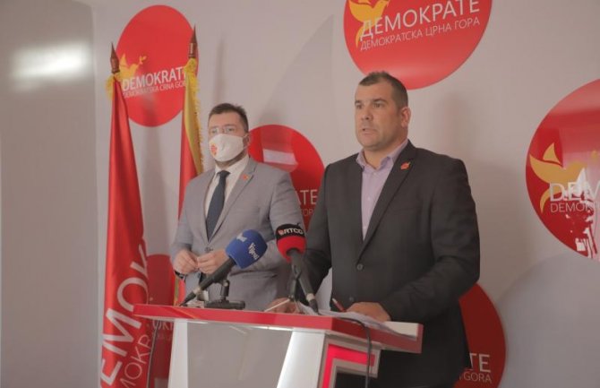 Demokrate: Više tužilaca i sudija da idu s funkcija
