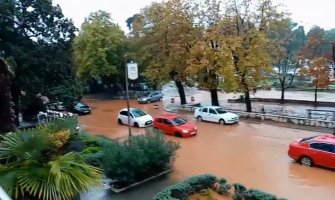 Nevrijeme u Hrvatskoj: Gradovi pod vodom, kolaps u saobraćaju(VIDEO)