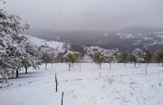 Poranila zima: Zabijelio snijeg  na sjeveru, temperatura ispod nule
