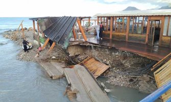 Bar: Raščišćavaju se posljedice nevremena, vatrogasci izvlačili porodice iz poplavljenih vozila