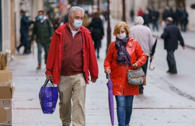 Koliko je vremena potrebno da se zarazite ako ste blizu inficiranog koronavirusom?