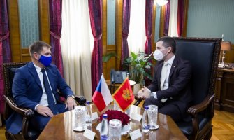 Bečić - Urban: Bilateralni odnosi dobra osnova za dalje snaženje saradnje