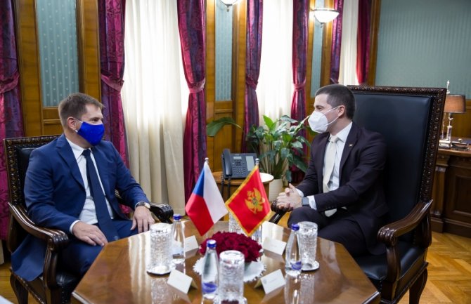 Bečić - Urban: Bilateralni odnosi dobra osnova za dalje snaženje saradnje