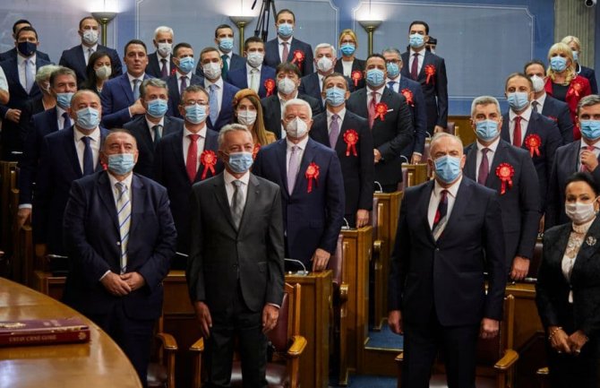 Ministri u tehničkom mandatu Vlade se odrekli poslaničkih plata, zadržali ministarske