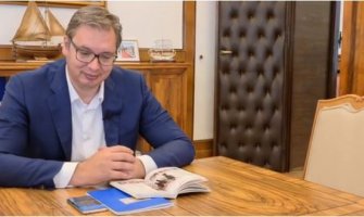 Pogledajte kako Vučić uči njemački (VIDEO)