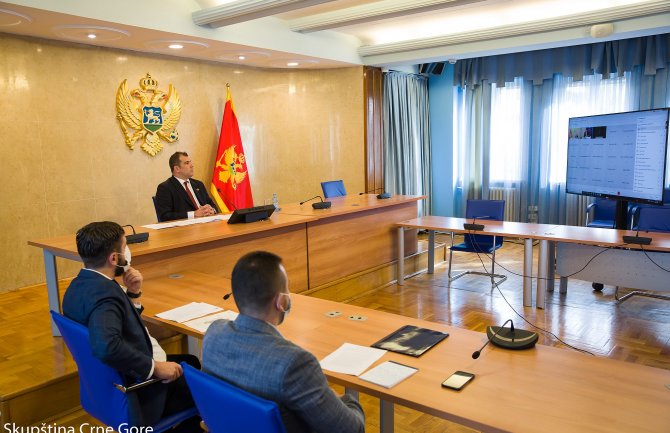 Osnova za ekonomsku i socijalnu reformu je vladavina prava, neophodno posvetiti više pažnje