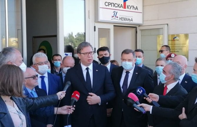 Vučić: Napadaju nas da ulažemo previše, ulagaćemo još više