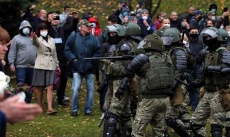 Minsk: Policija šok bombama i hapšenjem rastjerala protest protiv Lukašenka