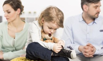 Otac  ni na dan: Za 11 godina nije uplatio ni centa alimentacije supruzi koja brine o njihovo troje djece