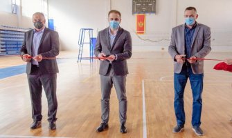 Šehović otvorio adaptiranu sportsku školsku salu u Plavu u koju je uloženo 110.000 eura