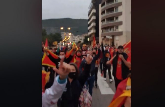 Protest u Budvi predvodi Božo Spartanac: Nema veće svetinje od CG(VIDEO)