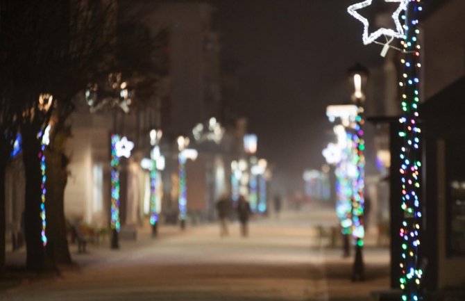 Počelo novogodišnje ukrašavanje Cetinja