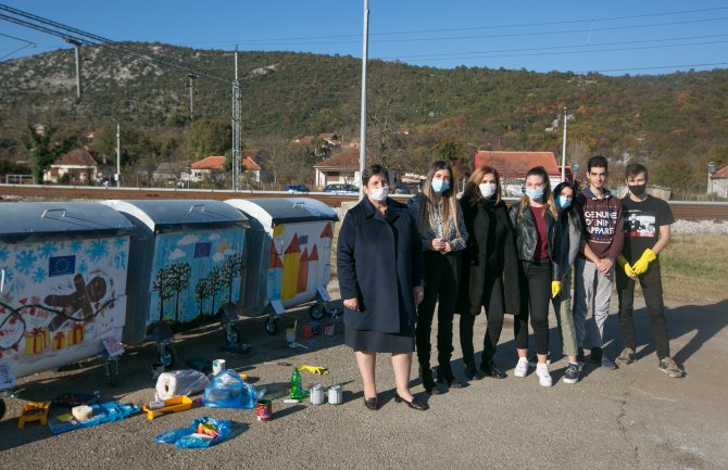 Danilovgrad dobio tri nova oslikana kontejnera