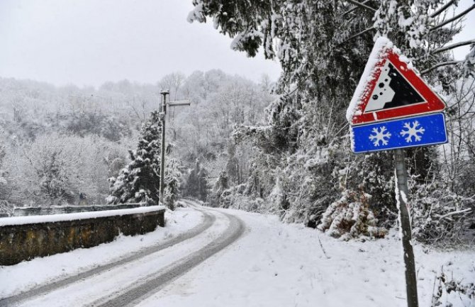 Poslije nevremena na sjeveru Italije snijeg i poplave