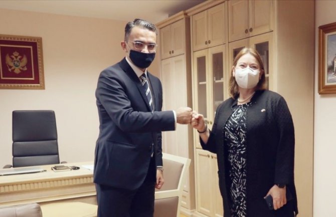 Nastaviće dobru saradnju na projektima koji se tiču osnaživanja sudskog sistema i praćenja primjene pravde