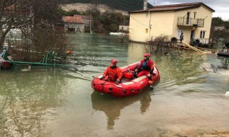 Ogromni talasi potopili Rabac i Rovinj(VIDEO)