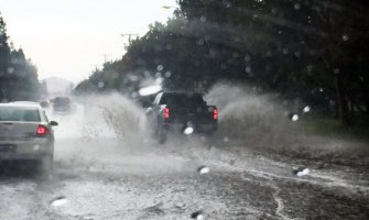 Oblačno sa kišom, obilne padavine, na planinama snijeg