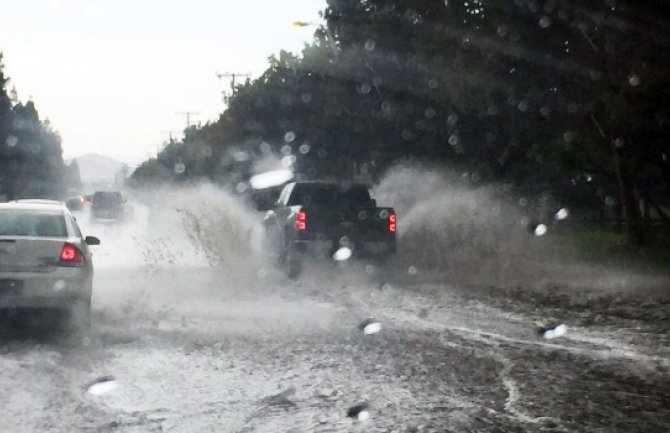 Oblačno sa kišom, obilne padavine, na planinama snijeg