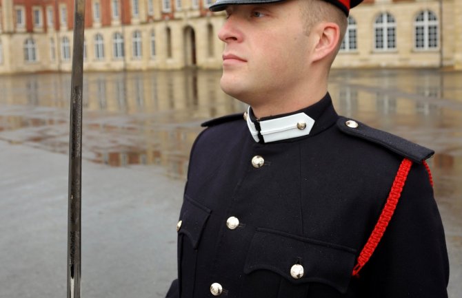 Dakić uspješno završio jednogodišnje školovanje na Kraljevskoj Akademiji Kopnene vojske oružanih snaga