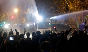 Nastavak protesta u Parizu, povrijeđena 154 policajca