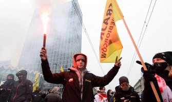 Protesti u Varšavi zbog zakona o abortusu,demonstranti pokušali da dođu do kuće Kačinjskog