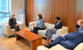 Sa američkom ambasadorkom o nabavci sigurne vakcine protiv kovida