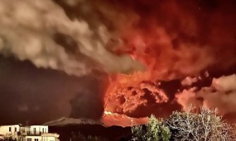 Proradila Etna:  Iz kratera izlazile fontane lave visoke do 100 metara, pepeo i do 5 km (VIDEO)