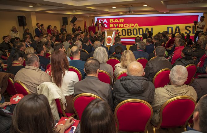 Demokrate Bar: Za besplatne udžbenike i Narodnu kuhinju nema povećanja sredstava