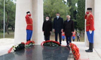 Delegacija Glavnog grada položila vijence na Spomenik partizanu-borcu i Josipu Brozu Titu