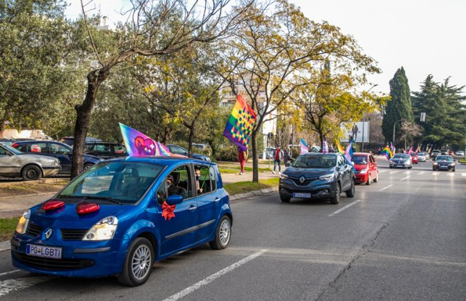 Defileom automobila obilježen osmi Montenegro Prajd: Digli glas protiv svega negativnog što se u društvu dešava