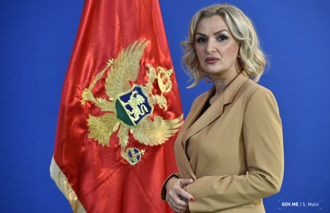 Ministarstvo zdravlja: Na Cetinju ni maske, ni odstojanja, Komisija DPS-a je komisija za širenje zaraze