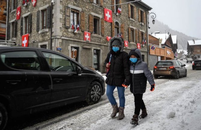 Kupci u Švajcarskoj hrle u supermarkete zbog pretpraznične kupovine, radnje opustošene