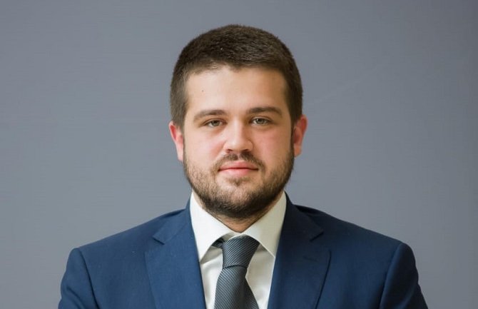 Nikolić: Joanikije se Boga ne boji, ali itekako boji Vučića