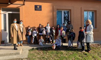 Rotaract klub Podgorica donirao 114 novogodišnjih paketića osnovcima