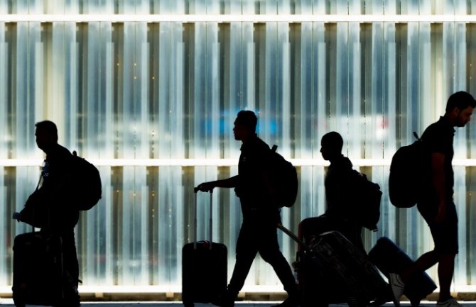 Putnici iz Crne Gore koji su ranije kupili karte prepušteni sami sebi