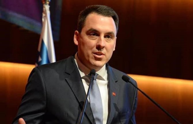 Vuković: Oni koji sjutra glasaju za zakon, glasaće da se Cetinjski i Ostroški manastir i stotine drugih crnogorskih svetinja poklone SPC-u