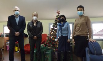 Novogodišnji paketići za Dnevni centar za djecu i omladinu sa smetnjama i teškoćama u razvoju